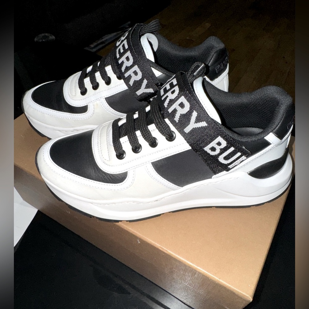 Burberry Unisex Leather Fashion Sneakers size: 5.5 or 6 - Picture 4 of 9